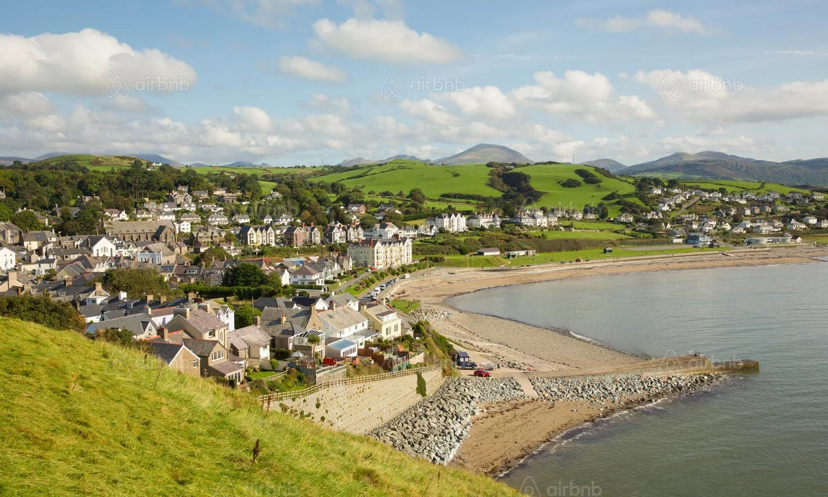 Embedding-Based Retrieval for Airbnb Search | by Huiji Gao | The Airbnb Tech Blog | Medium